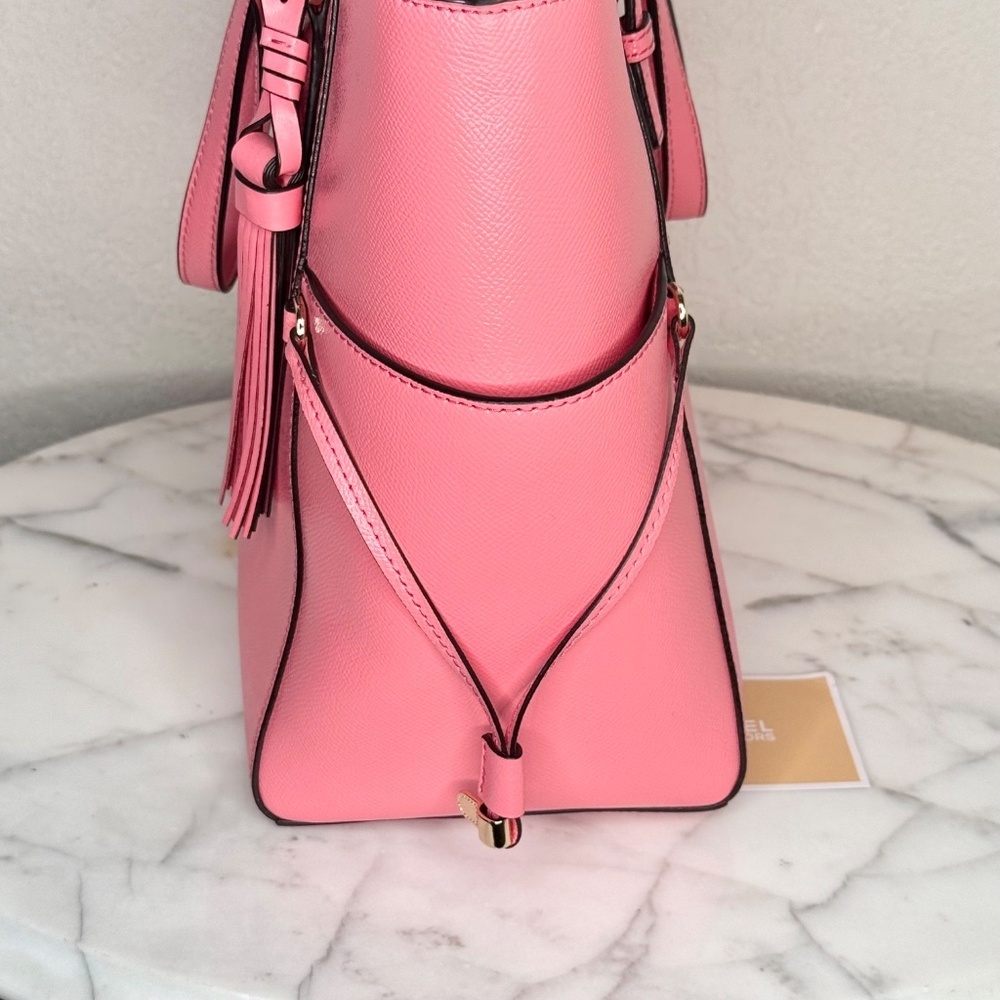 Michael Kors genuine Voyager Large soft Leather Tote Bag
Tea Rose NWT - Picture 6 of 14